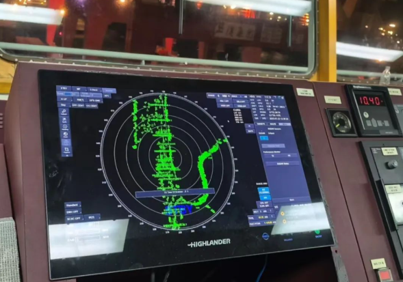 手机股票配资网 8小时，海兰信团队极限完成船舶双波段雷达改造