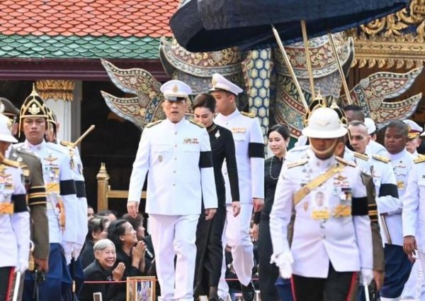 配资知识股 宫斗大戏又要开场了！诗妮娜贵妃和苏提达王后同框，中间隔着提帮功